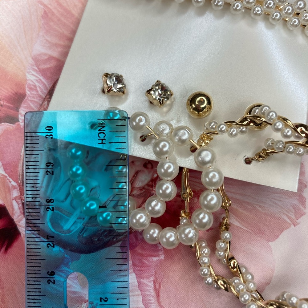 Set of Earrings and Hair Clip - Picture 3 of 3